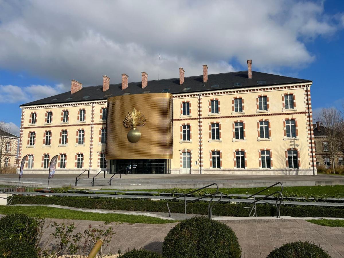 Le Vicomte Melun Exterior foto