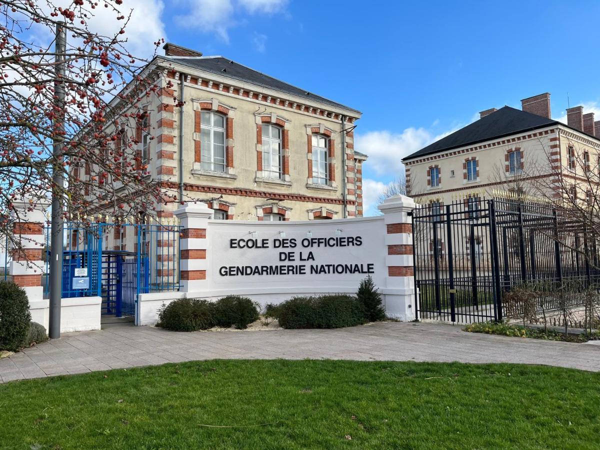 Le Vicomte Melun Exterior foto